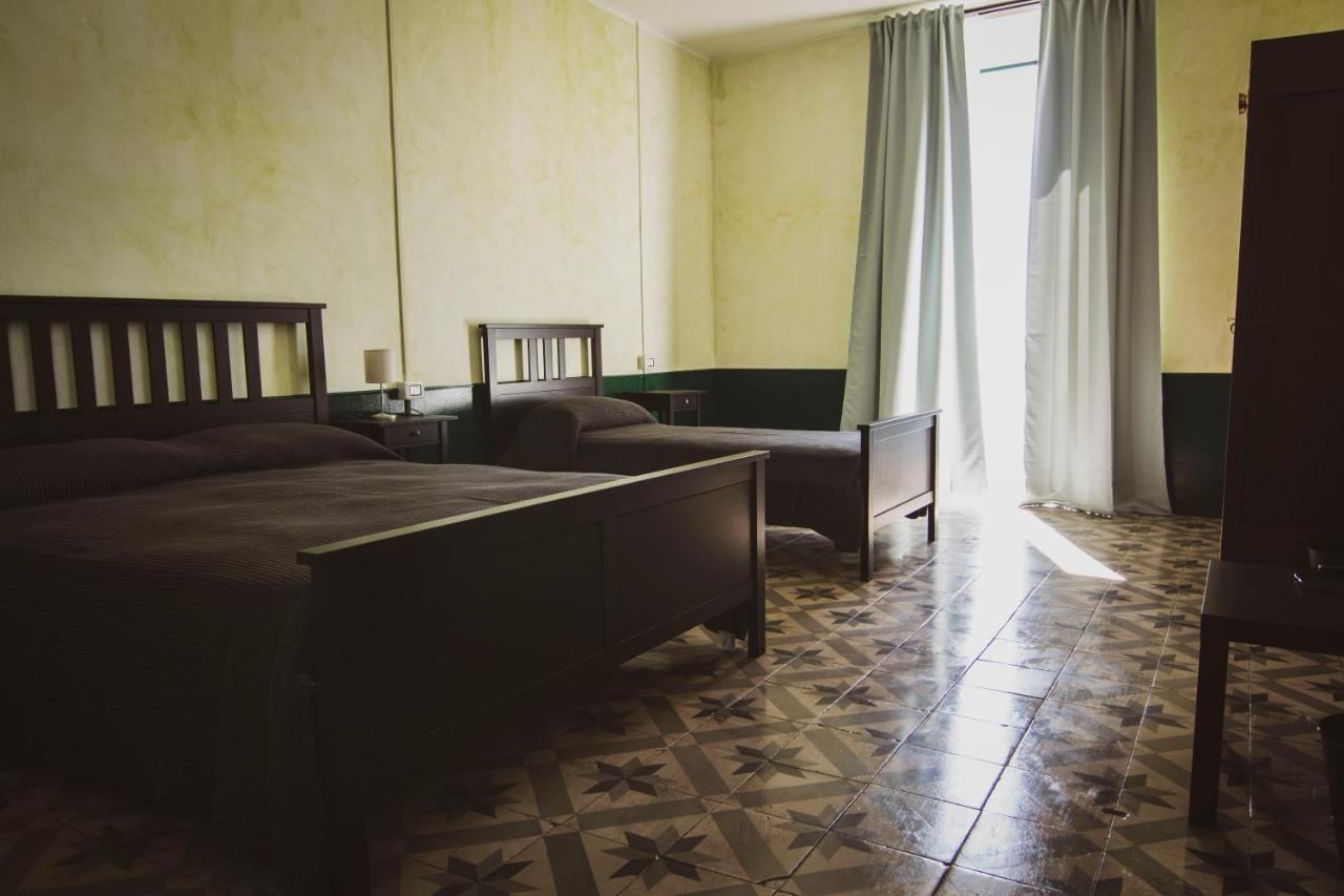 B&B Le Finestre Sul Mare Taranto Exterior photo