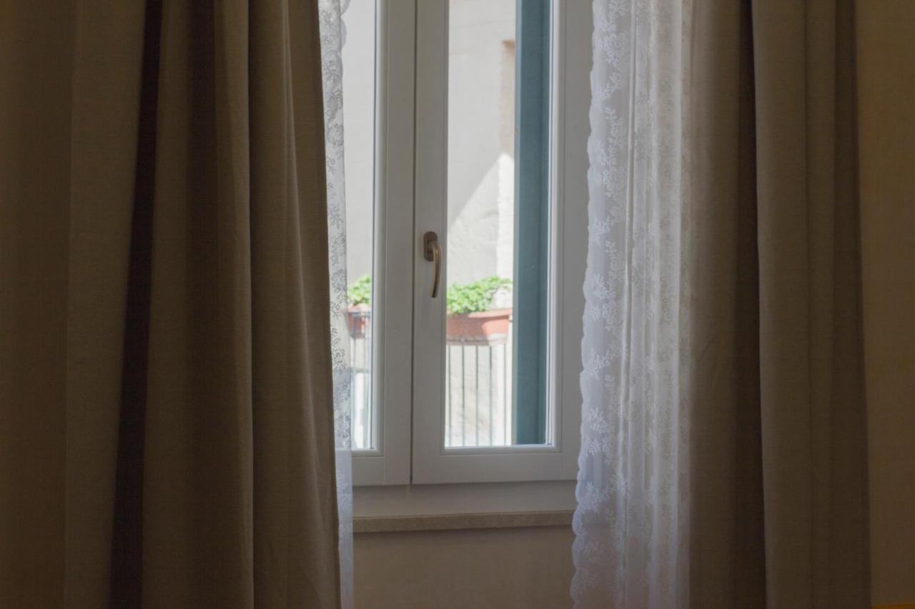 B&B Le Finestre Sul Mare Taranto Exterior photo