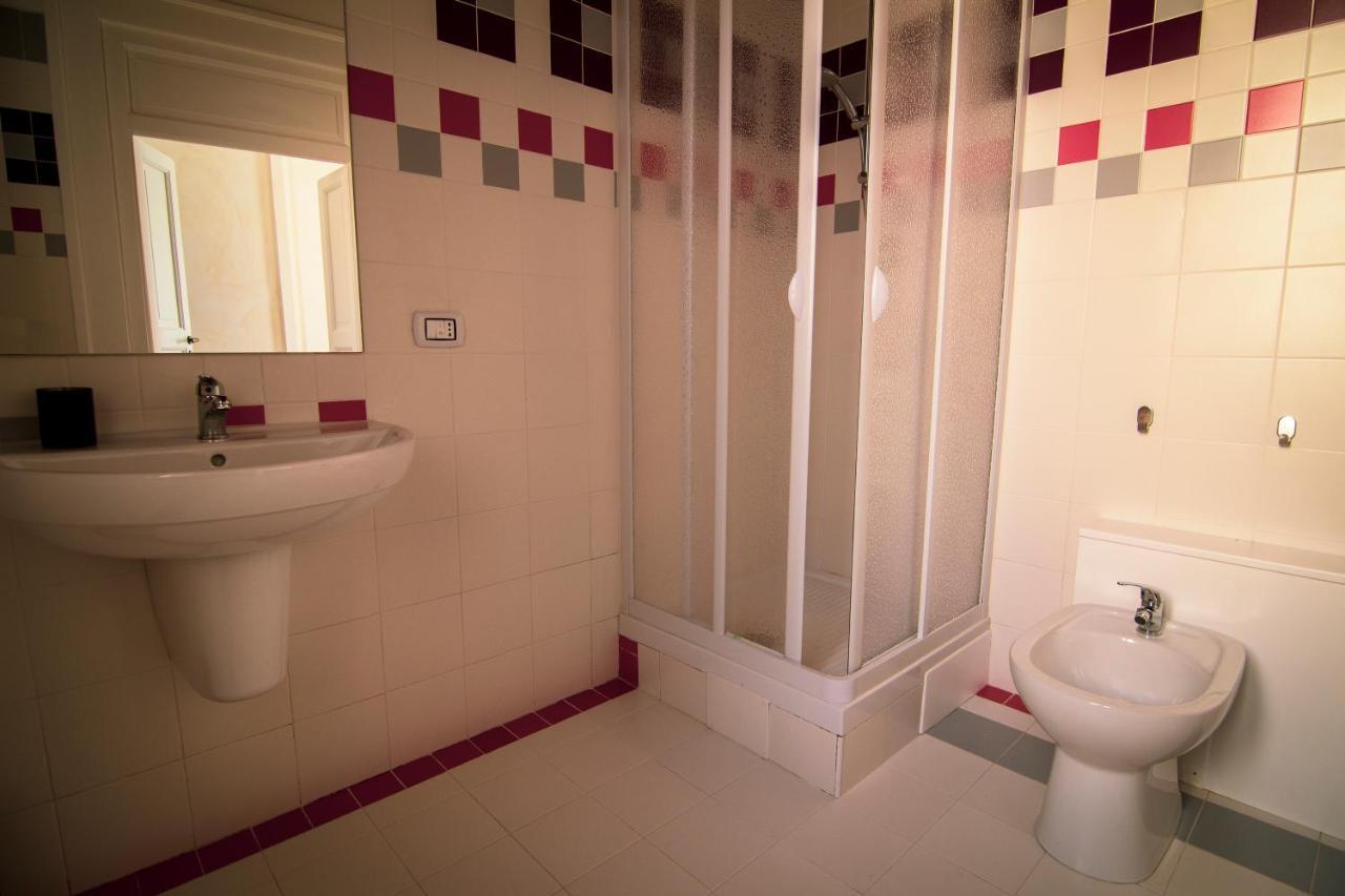 B&B Le Finestre Sul Mare Taranto Exterior photo