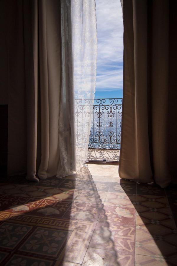 B&B Le Finestre Sul Mare Taranto Exterior photo
